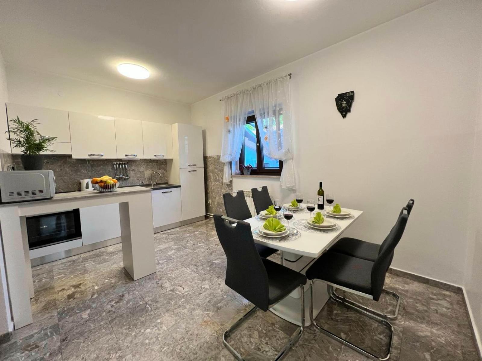 Apartment Tigo - 2 Bedrooms, 2 Bathrooms, Terrace And Big Garden Фажана Экстерьер фото